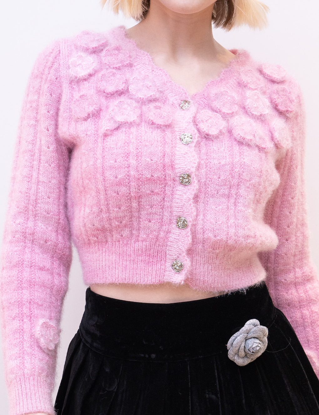 Cropped Rose-embellished Wave-edge V-neck knitted Cardigan